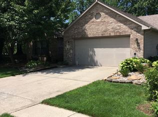698 Hunting Creek Dr, Greenwood, IN 46142