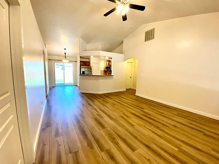 1014 N Manship Ave — Photo 8