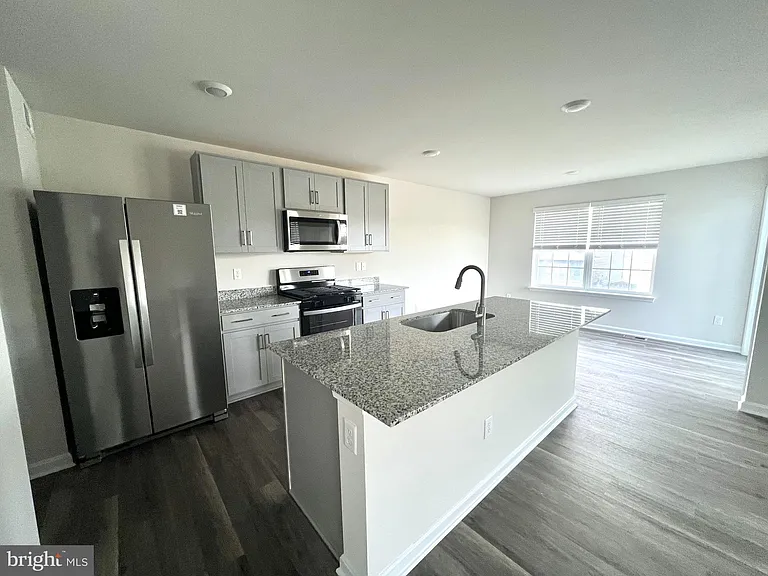 141 Charing Cross Dr — Photo 3