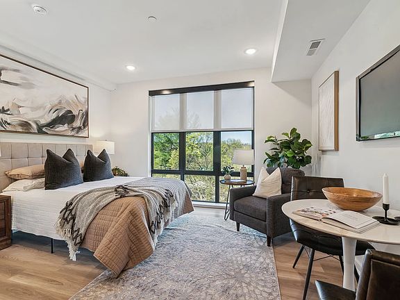 2nd image of 4435 Ridge Ave #D421