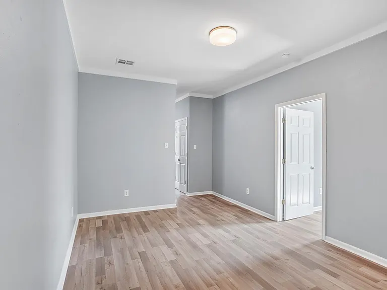 2727 3rd St #7 — Photo 5