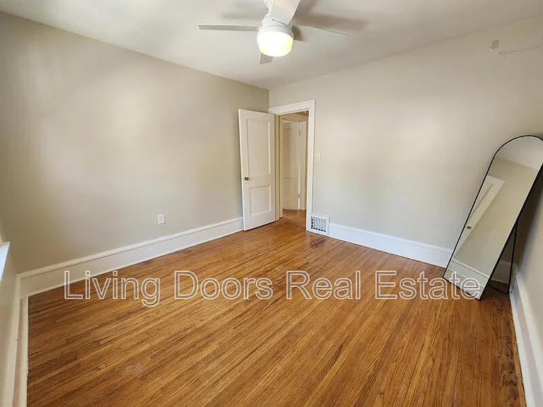 2300 Sewell St — Photo 16