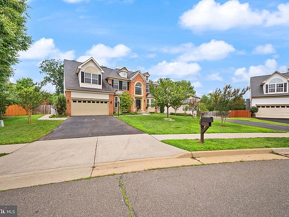 3rd image of 10800 Haggle Ct
