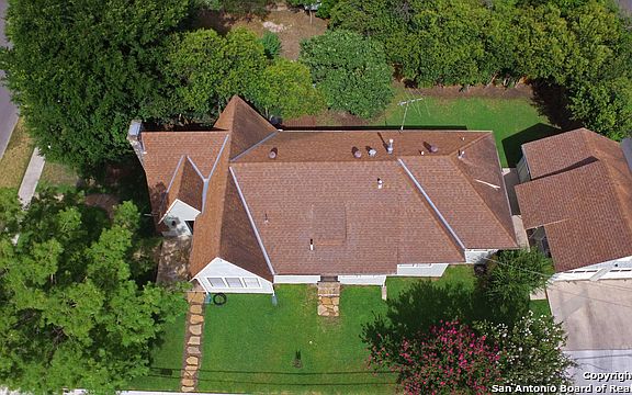 3rd image of 301 W Lullwood Ave