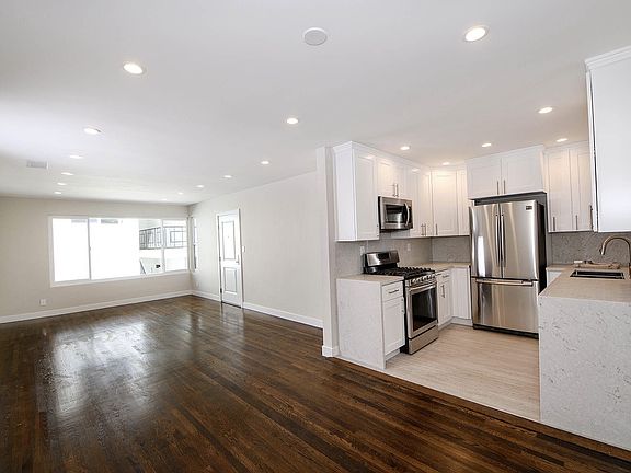 3rd image of 1055 S Sherbourne Dr