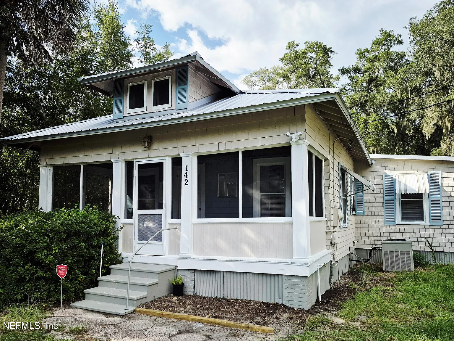 3 bed, 1.0 bath, 905 sqft, $1,050 — Photo 1