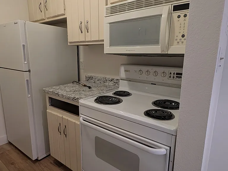 Autumn Ridge Apartments — Photo 9