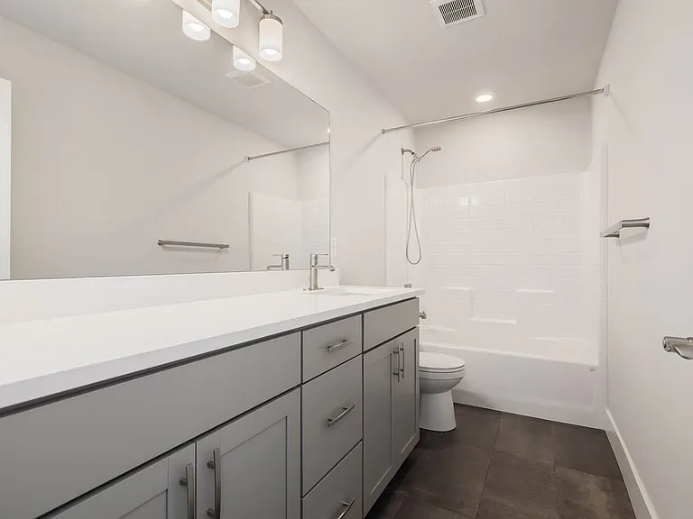 13335 Greenwood Ave N #D — Photo 23