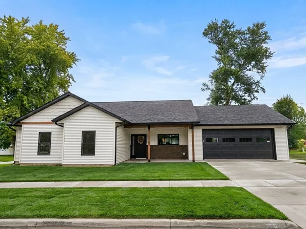 801 Locust St, Tipton, IA 52772