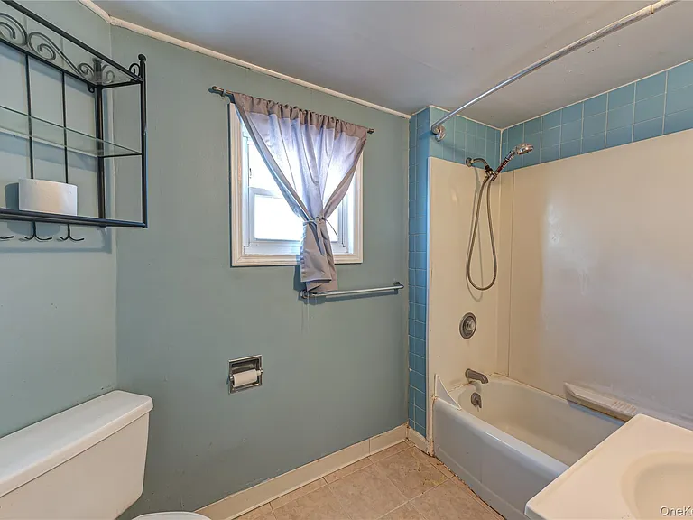 40 Bayside Ave — Photo 12