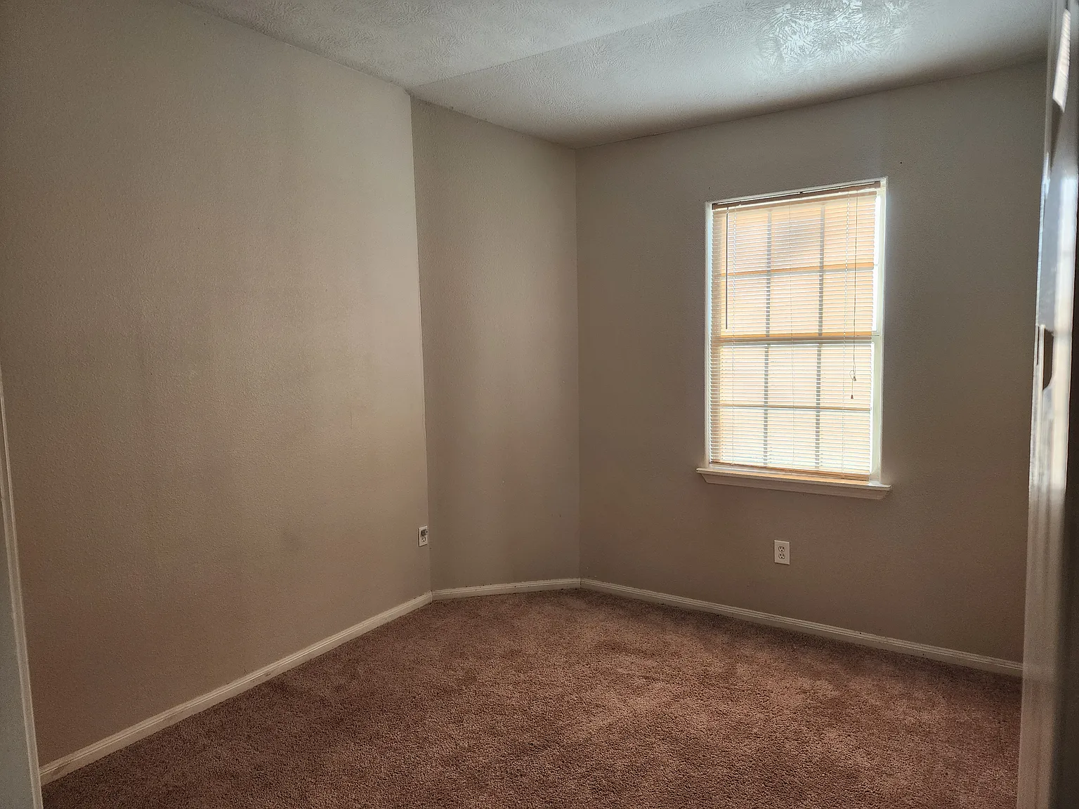 2 bed, 700 sqft, $1,500 — Photo 2