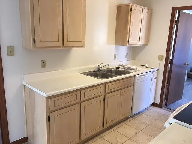 403 Somerset Rd — Photo 25