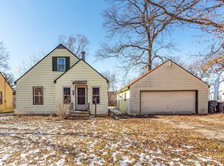 320 Grandview Dr, Round Lake Park, IL 60073