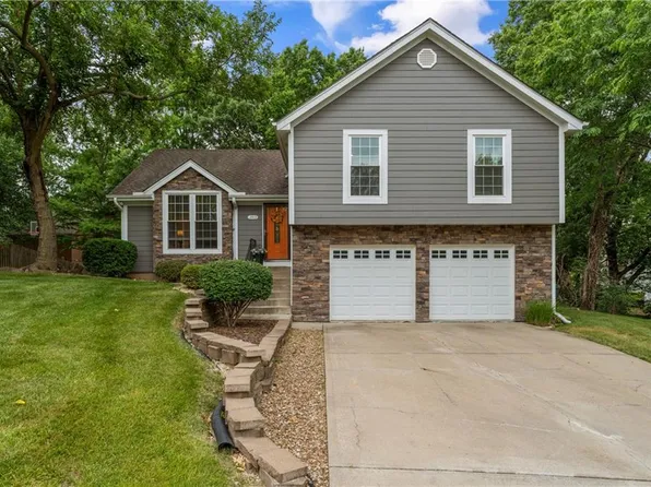 2413 SW Whispering Creek Ct, Blue Springs, MO 64015
