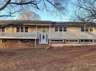 2049 37th Ave NE, Hickory, NC 28601