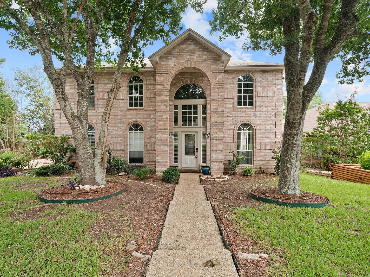 4 bed, 2.5 bath, 2754 sqft, $2,855 — Photo 1