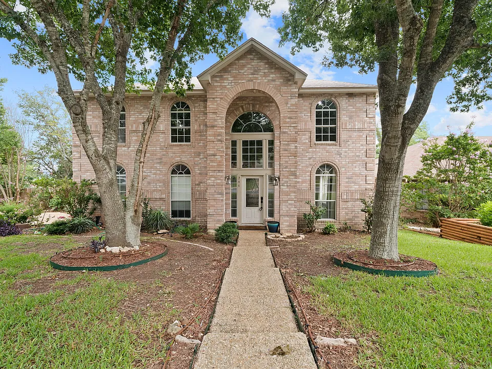 711 Arch Stone