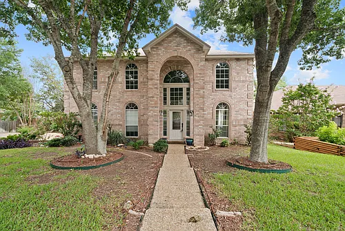 711 Arch Stone Photo 1