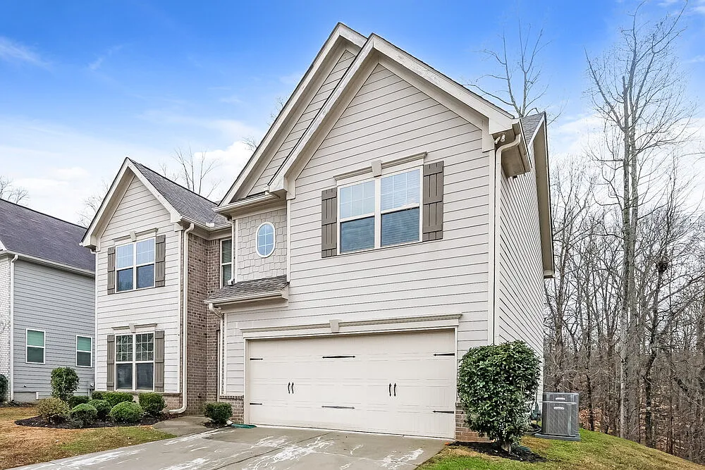 4 bed, 2.5 bath, 2390 sqft, $3,040 — Photo 4