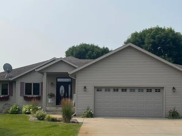 105 57th Ave NE, Willmar, MN 56201