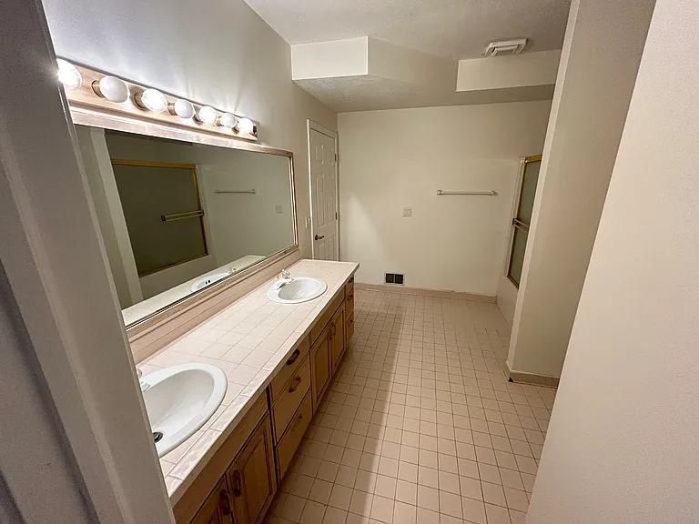 1135 E Saginaw St #1137 — Photo 19