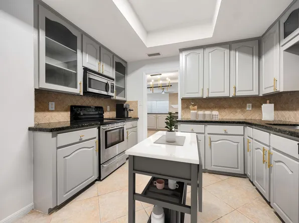 1746 S Gessner Rd, Houston, TX 77063