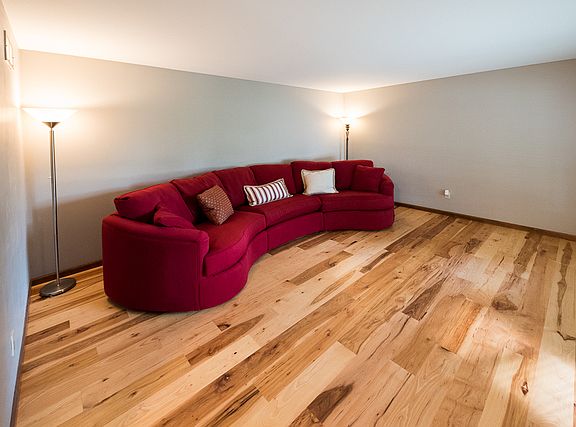 5th image of 255 Barrington Ln