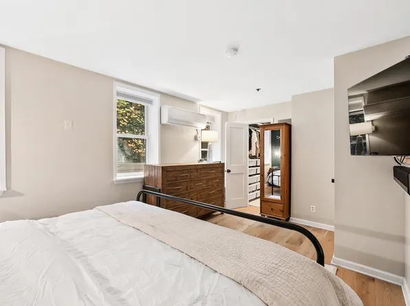 217 Bloomfield Street image 20 of 25