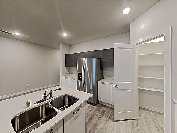 4th image of 1333 Pebblebrook Dr