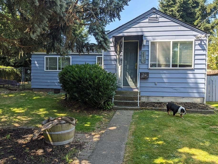 Front of the house facing driveway