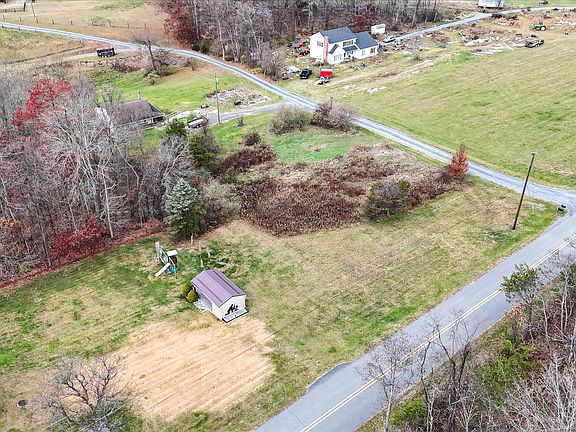 3rd image of Oliver Ln