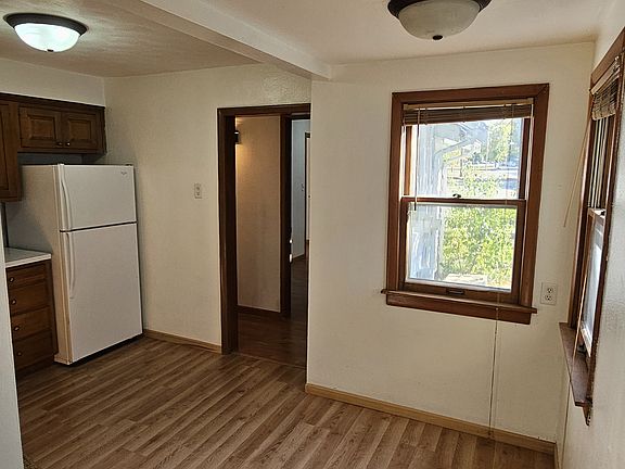 3rd image of 704 Pearl Ave