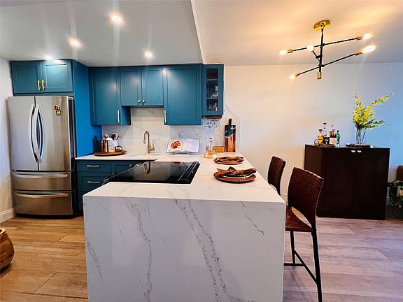 5th image of 2899 Collins Avenue #605