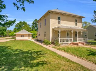 105 E 1st St, Shelton, NE 68876