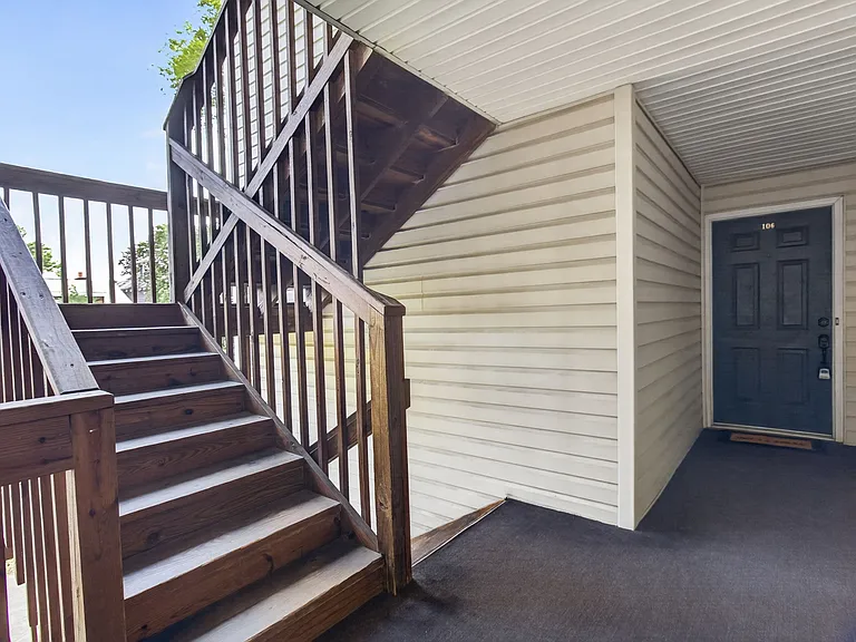 1040 Spotswood Ave — Photo 22