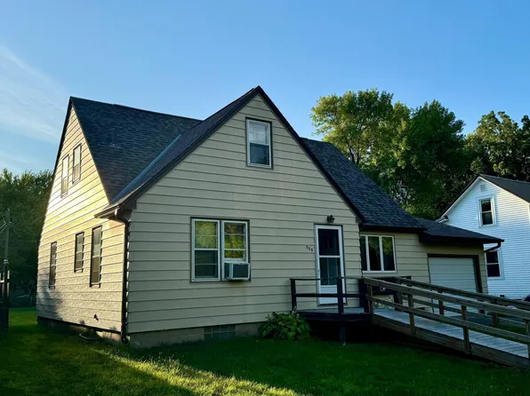 350 S 9th St, Bird Island, MN 55310
