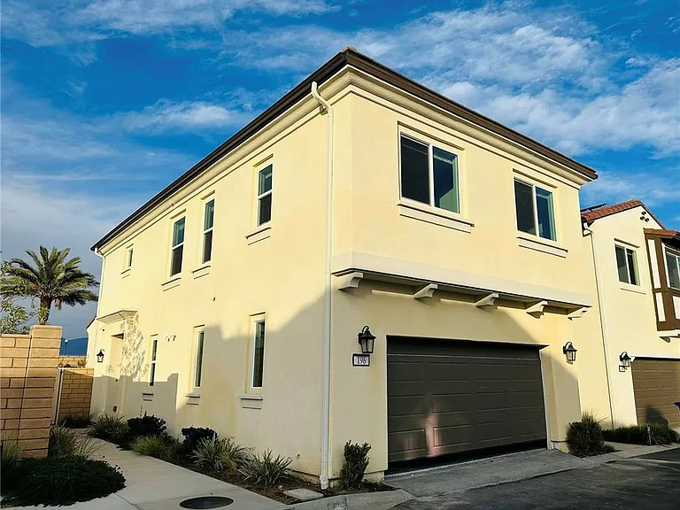 196 Bonita Ln — Photo 1