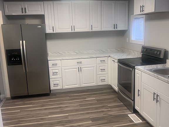 3rd image of 825 Nelson St