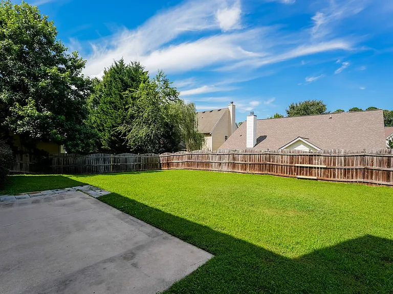 2701 Sedgeview Ln — Photo 17