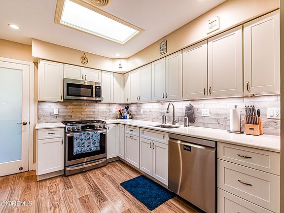 5th image of 3 Brookdale Court