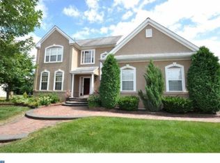25 Waters Edge Dr, Delran, NJ 08075