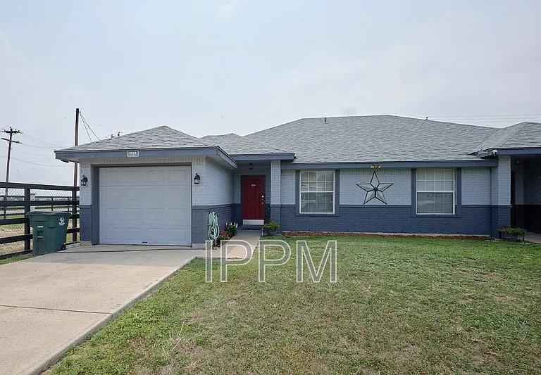 101 N Taos Blvd #B — Photo 1