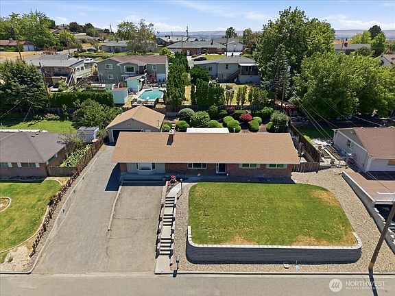 3rd image of 933 Vine Ave