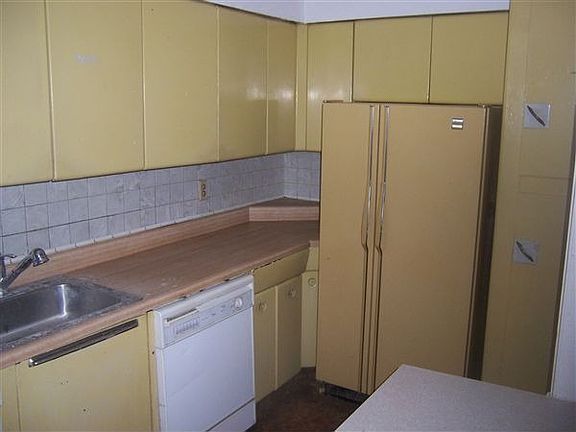 Refrigerator, garbage disposal