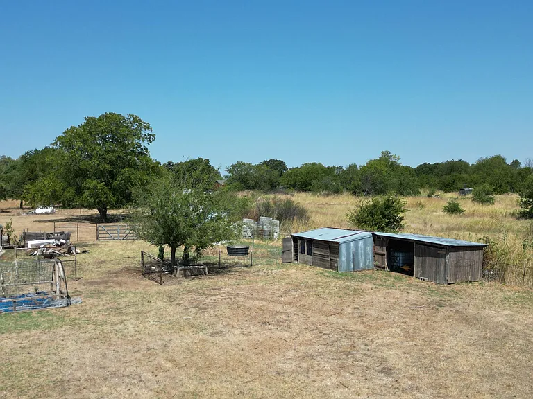 9405 E FM 174 — Photo 37