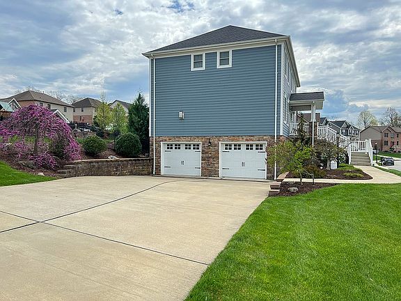 2nd image of 3231 Yorkshire Dr