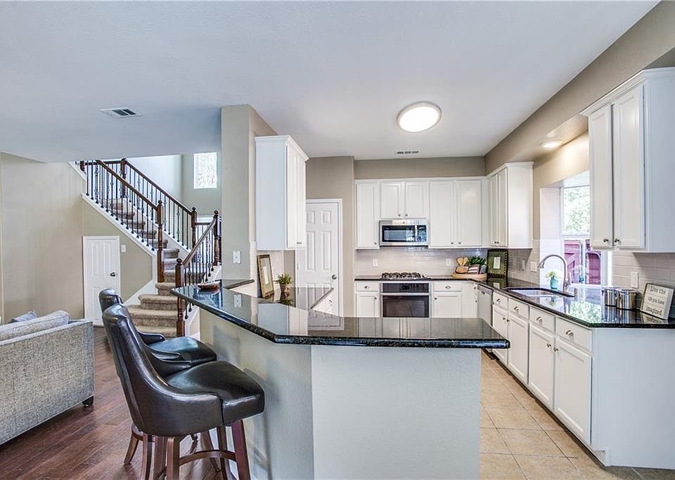 1st image of 413 Knoll Park Ct
