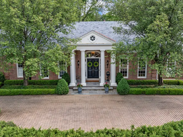 675 E Woodland Rd, Lake Forest, IL 60045