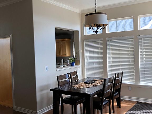 5th image of 247 N Queensland Ct