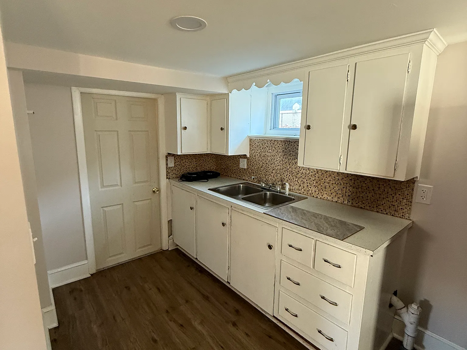 Studio, 1200 sqft, $1,400 — Photo 1